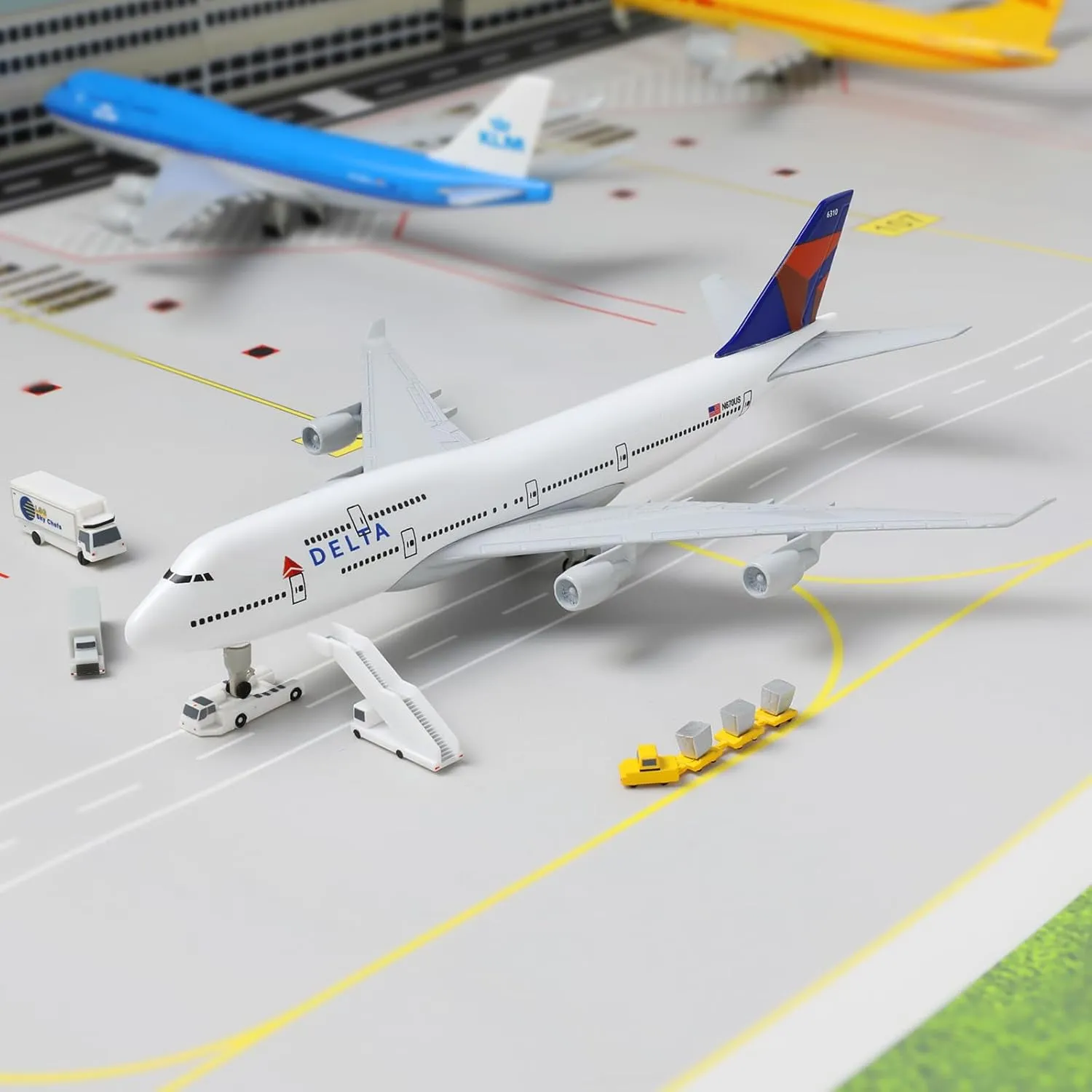 747 Model Airplane 1/300 Diecast Metal Airplane Model Kits (with Stand) Boeing 747 Airlines Plane for Aviation Enthusiasts Gifts, Display Collections or Desk Decor -8 inches L