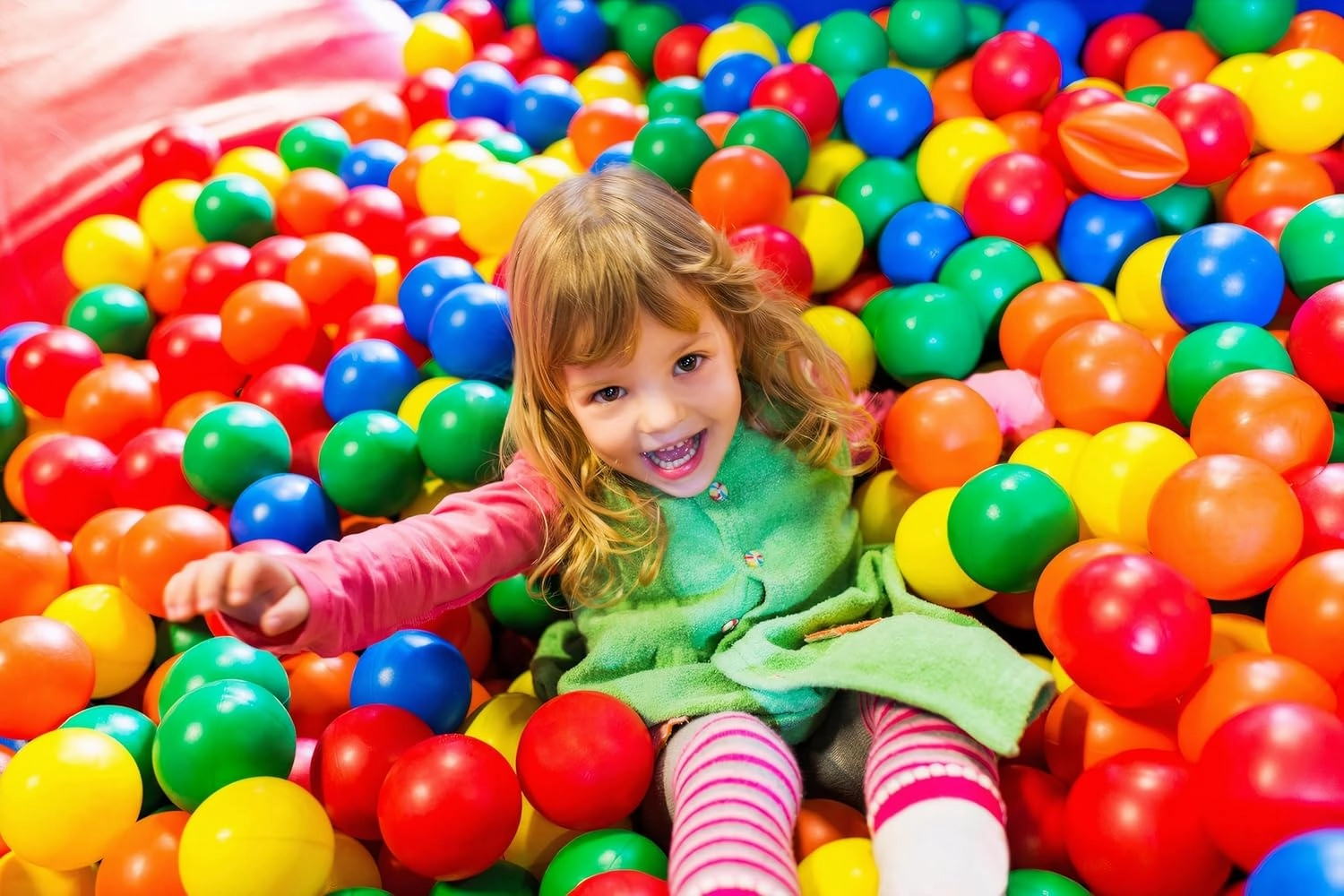 Kids Ball Pit Balls 500/1000 Count, 2.2inch Children Crush Proproof Plastic Balls for Ball Pit with 3 Bright Colors