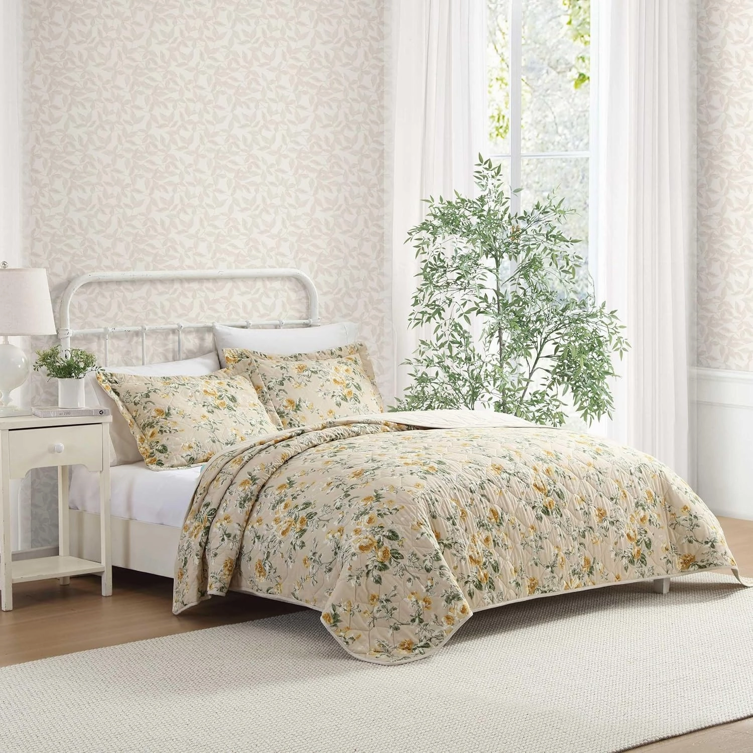 Laura Ashley - King Quilt Set, Reversible Cotton Bedding with Matching Shams, Lightweight Home Decor for All Seasons (Roses Gold, King)