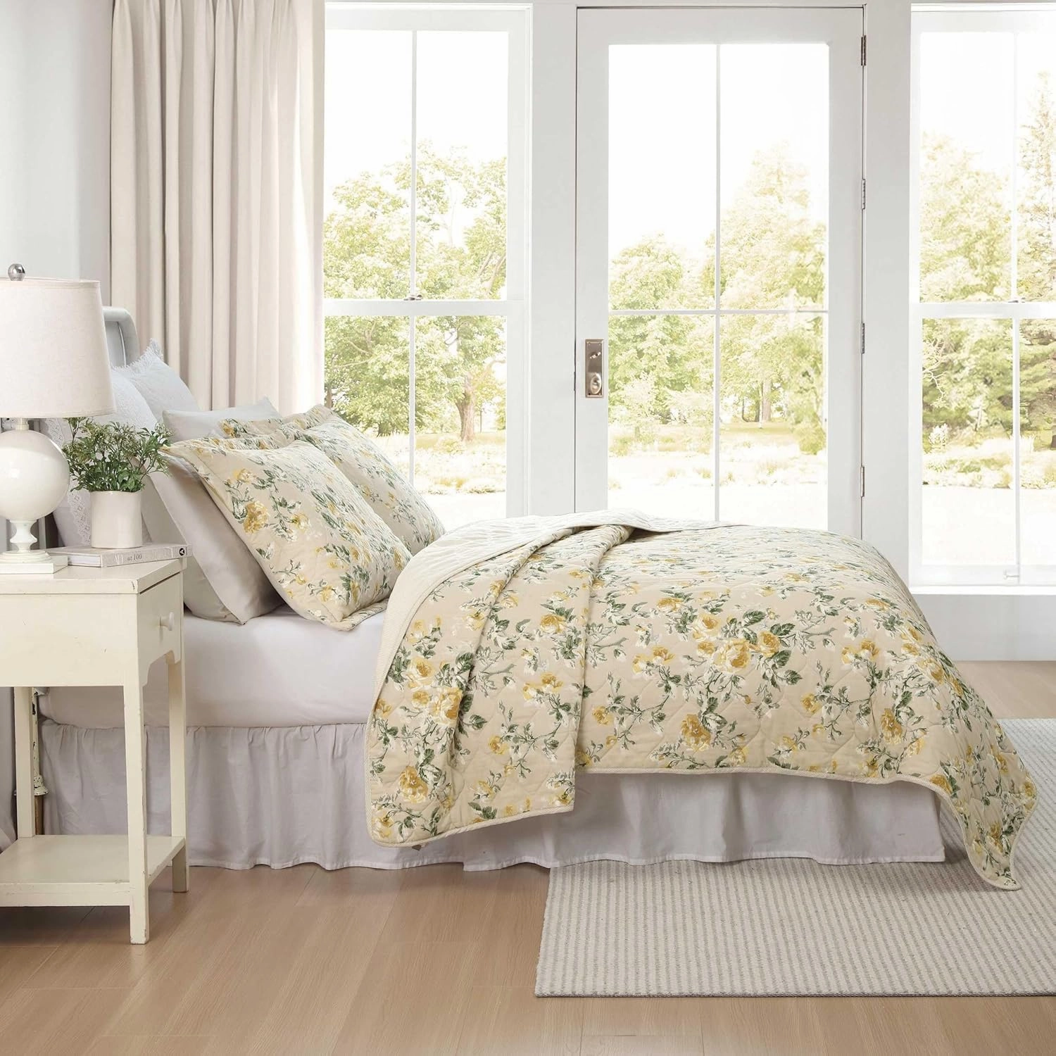Laura Ashley - King Quilt Set, Reversible Cotton Bedding with Matching Shams, Lightweight Home Decor for All Seasons (Roses Gold, King)