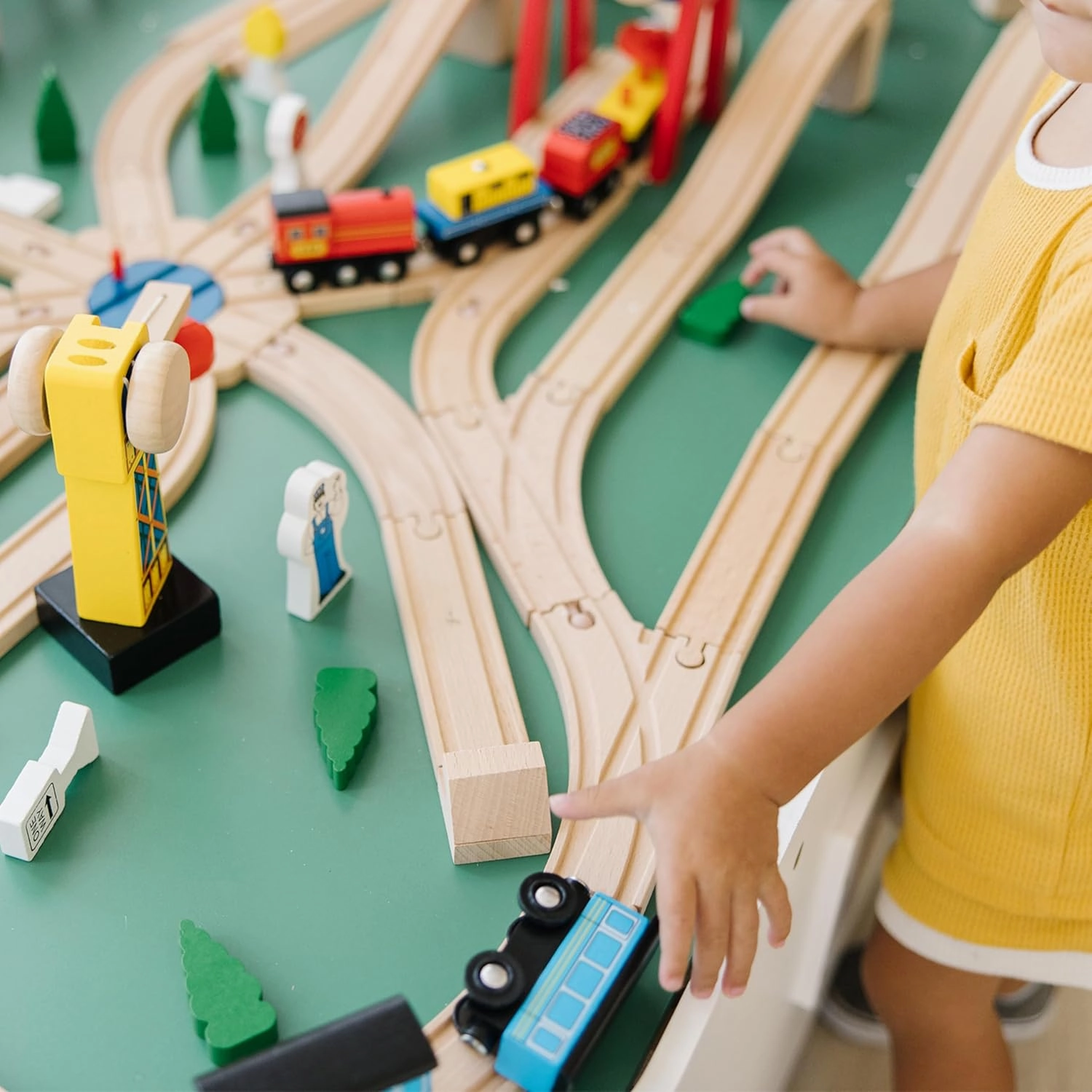 Melissa & Doug Wooden Railway Set, 130 Pieces - Wooden Train Set for Toddlers Ages 3 